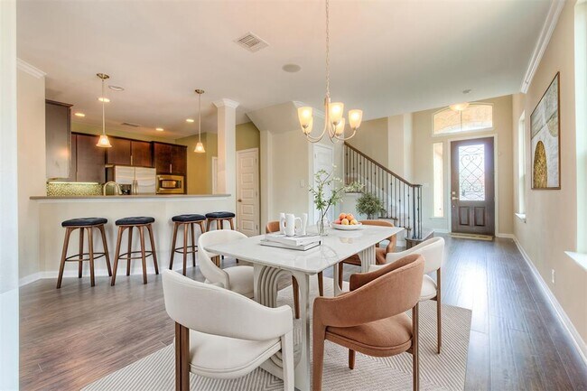 Building Photo - 405 S Meadowlark St