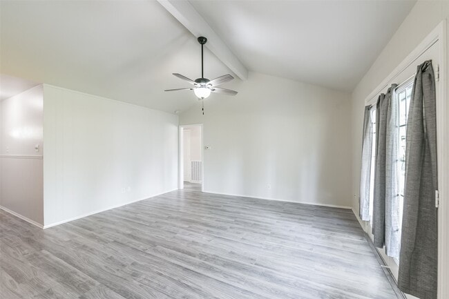 Building Photo - 5514 Vickita Dr