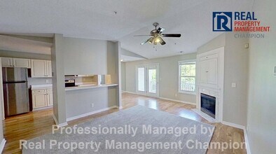 Building Photo - Spacious Upper Level Condo w/Open Floorplan and Split Bedrooms
