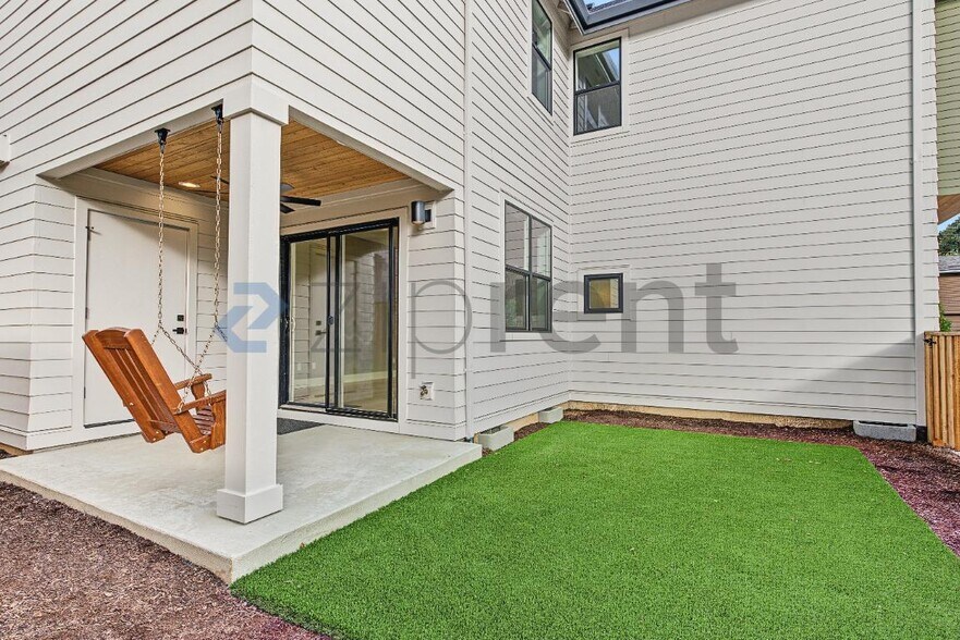 Building Photo - Unit