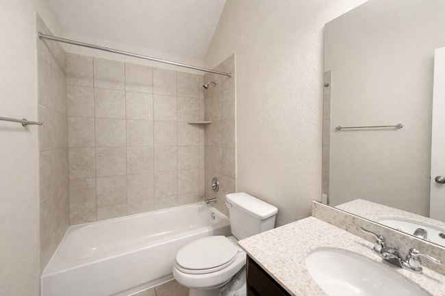 Building Photo - 3 BED 2 BATH NEW MANAGEMENT!!!!