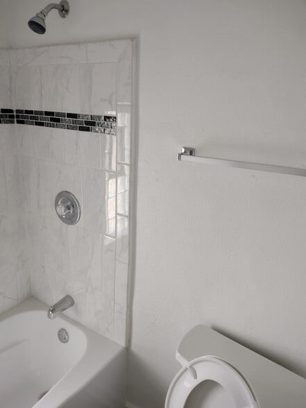 Building Photo - 8240 W Cold Spring Rd