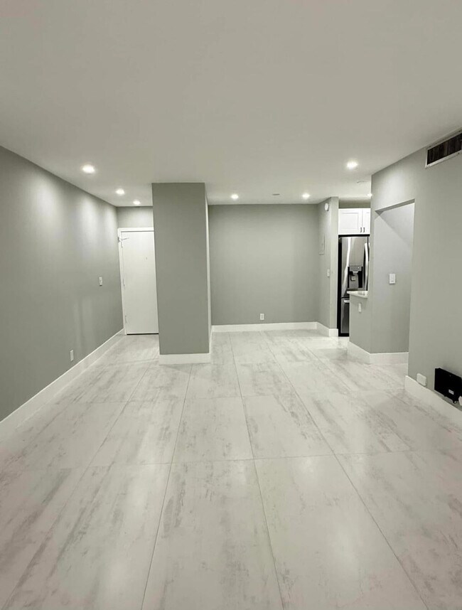 Building Photo - 2191 NE 68th St