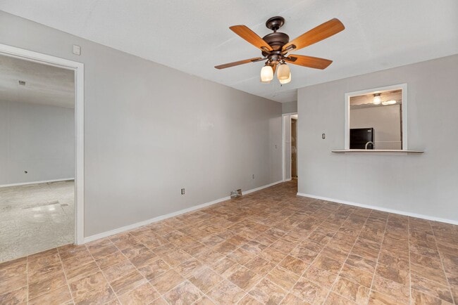 Building Photo - Bed 2 Bath In Quiet Neighborhood!