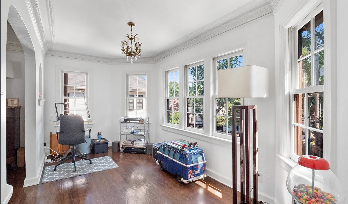 Building Photo - 1220 W 62nd St