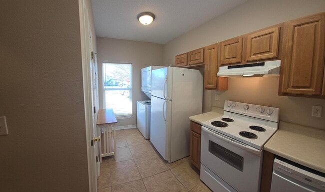 Building Photo - 204 Ann Cir