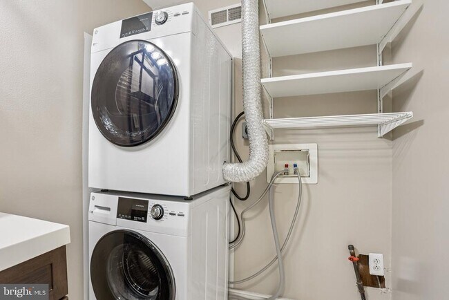 Building Photo - 810 N Hancock St