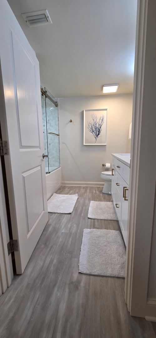 Building Photo - Recently remodeled condo near Baytown Wharf.