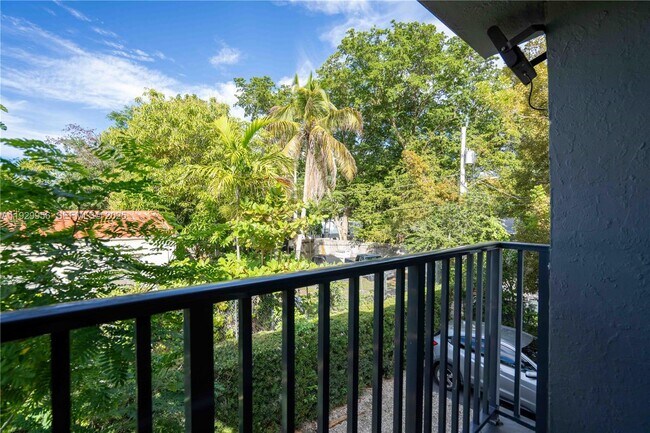 Building Photo - 465 NE 59th St