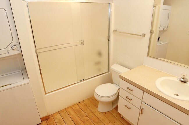 Building Photo - 209 W Mulberry St