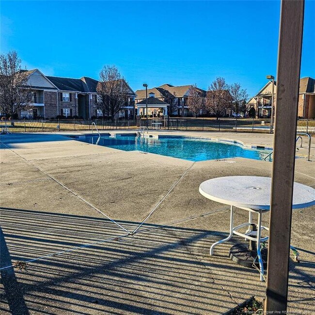 Building Photo - 1750 Renwick Dr