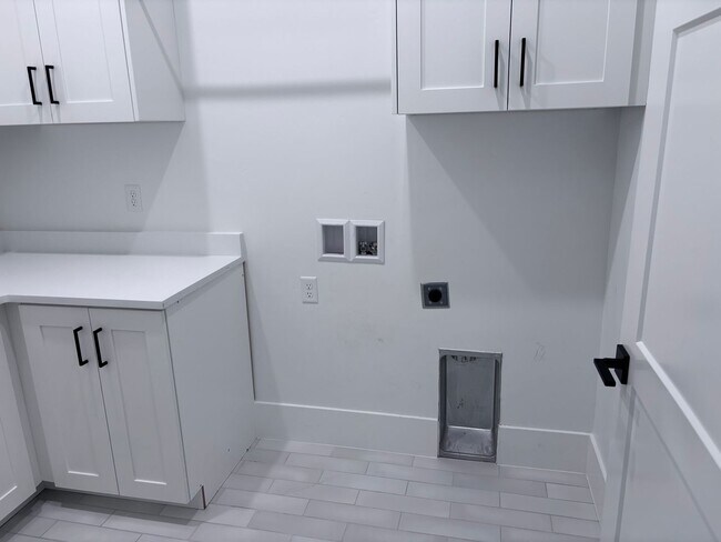 Building Photo - Beautiful 5 Bed 3.5 bath near Sunrise Valley Park In Washington.