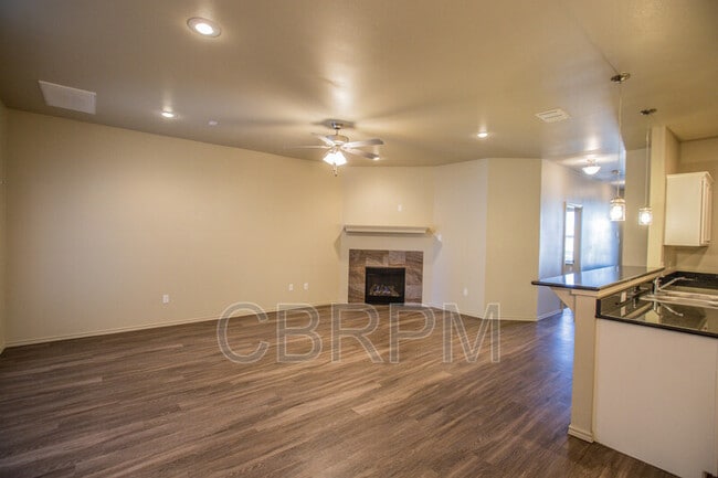 Building Photo - 2114 10th St