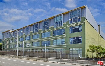 Building Photo - 1130 Flower St