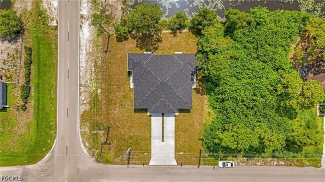 Building Photo - 601 Hawthorne Ave S