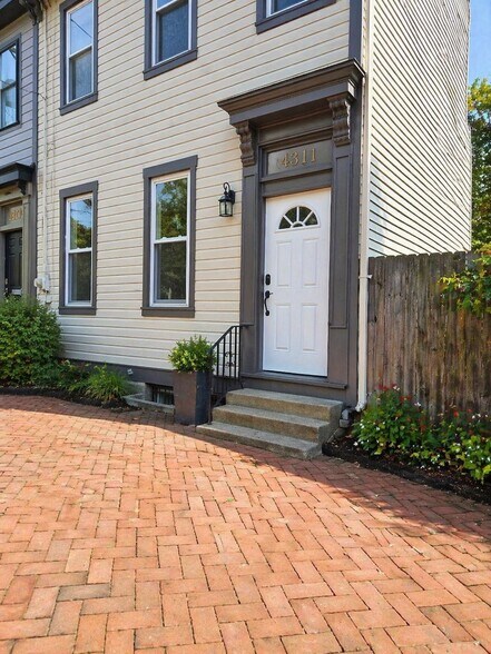 Building Photo - 1411 W North Ave