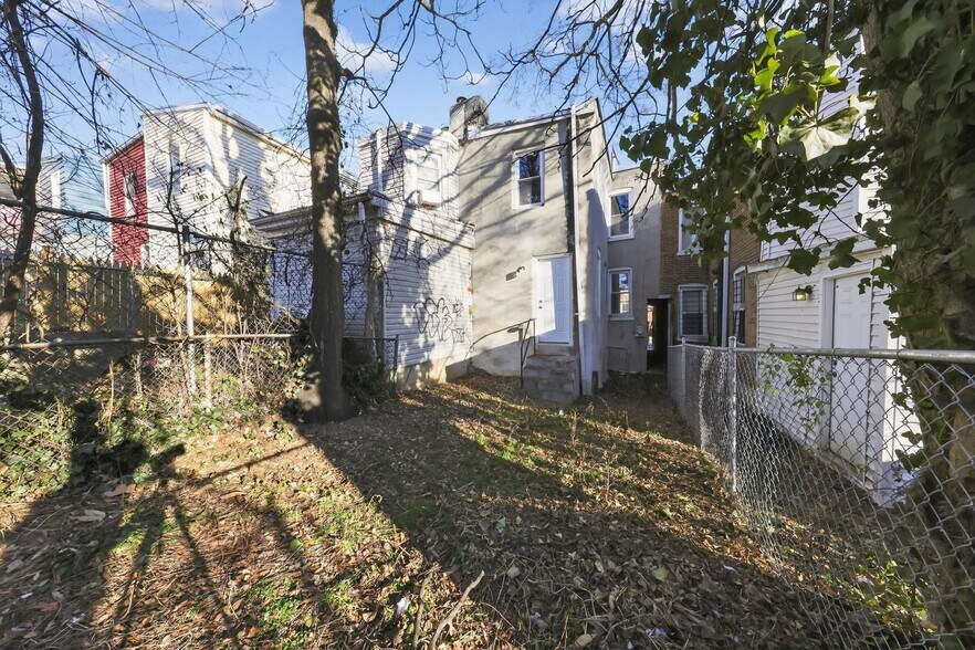 Building Photo - 1316 W 3rd St