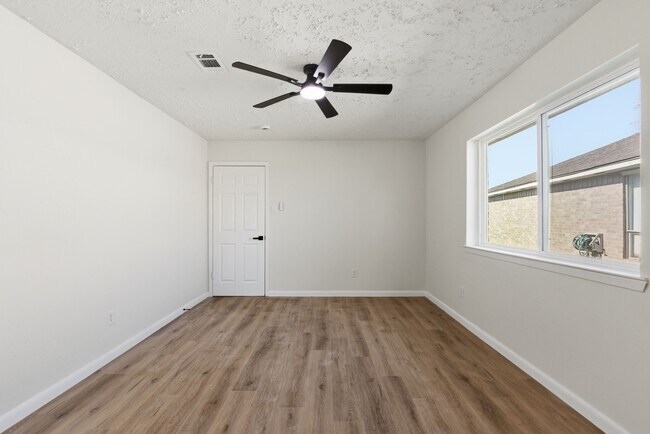 Building Photo - 7310 Sonnet Glen Ln