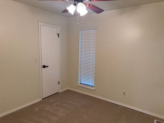 Building Photo - 200 off your move in before 10/15 ! Be Wow...