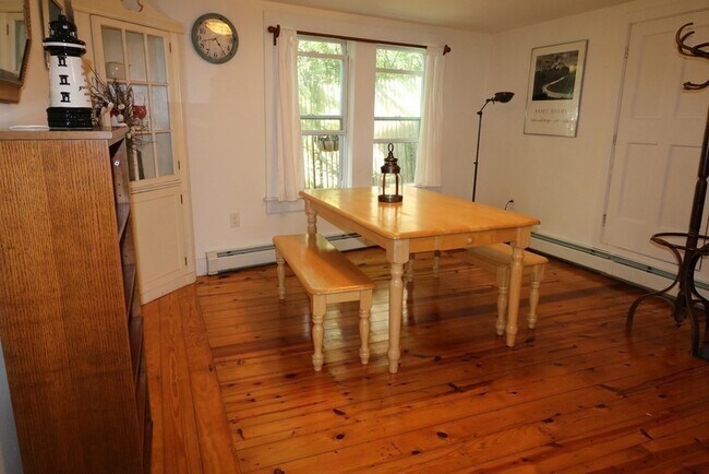 Building Photo - 92 Main St