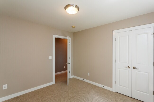 Building Photo - Beautiful 3-Bedroom Brookwood Townhome with 2-Car Garage — Don't Delay!