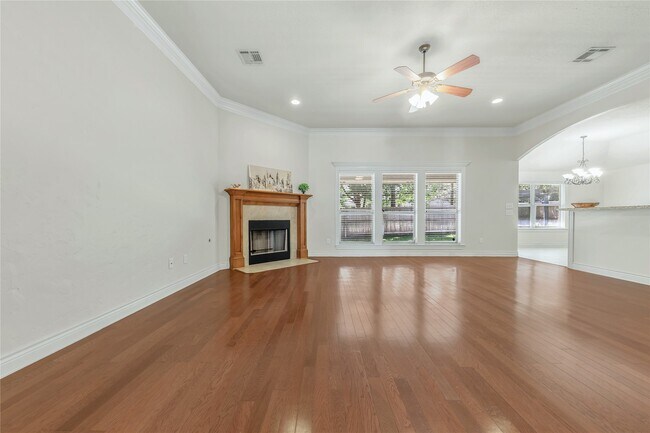 Primary Photo - 304 Candle Stone Ct