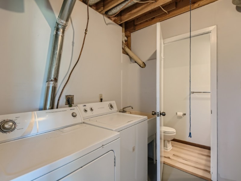 Building Photo - 9858 Tyler St NE