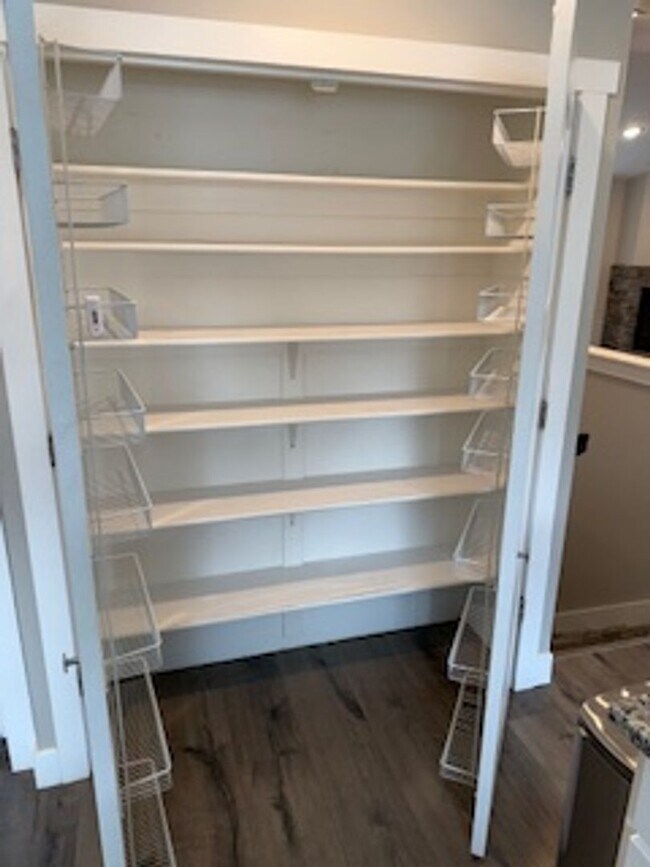 Building Photo - Marvelous