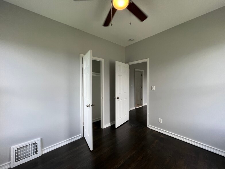 Building Photo - 1122 W 144th St