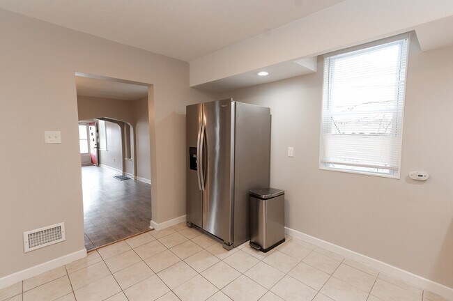 Building Photo - 223 E Pennview Ave