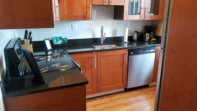 Building Photo - Large 1 Bed Minutes from BU!! (No Broker Fee)