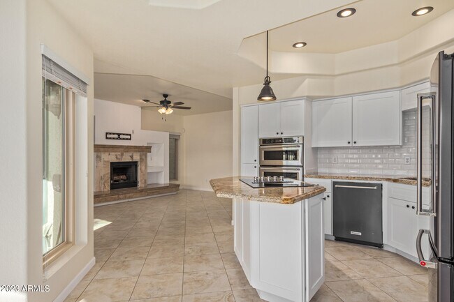 Building Photo - 9414 S 51st St