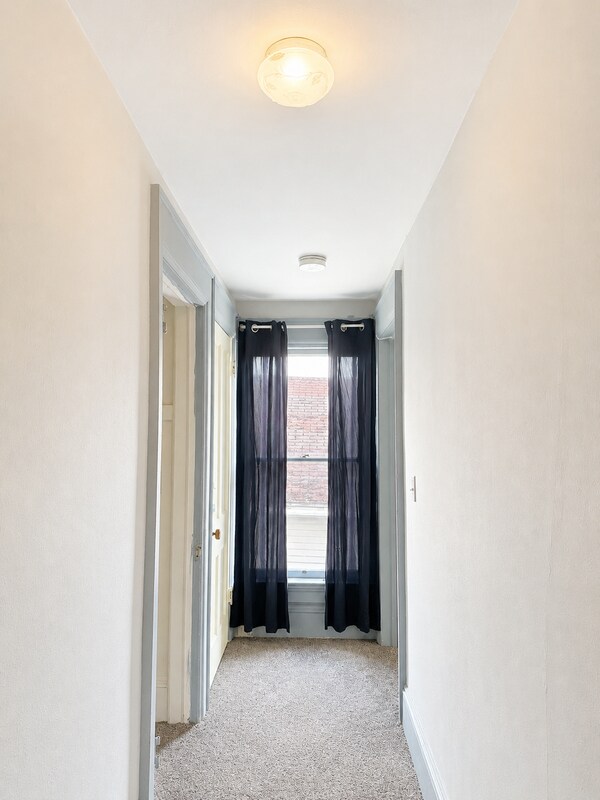 Building Photo - 541 Mt Vernon St