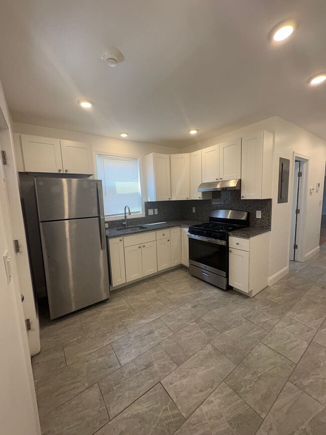 Building Photo - LYNN/BOSTON NO BROKER FEES! BRAND NEW FULLY RENOVATED ONE BEDROOM UNIT IN TOP COMMUTER LOCATION!