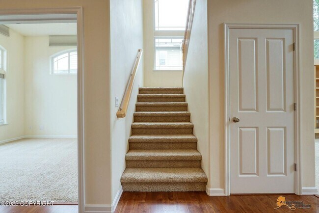 Building Photo - Stunning home conviently located by Eagle ...