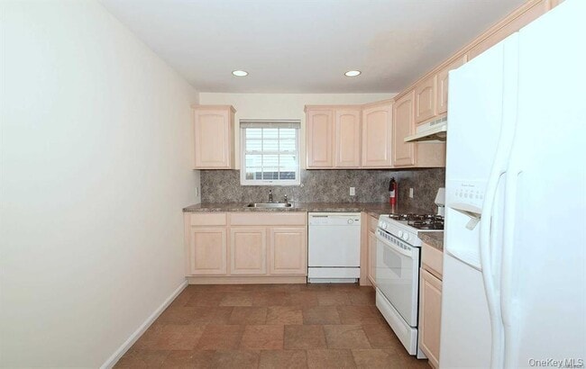 Building Photo - 74 Firwood Rd