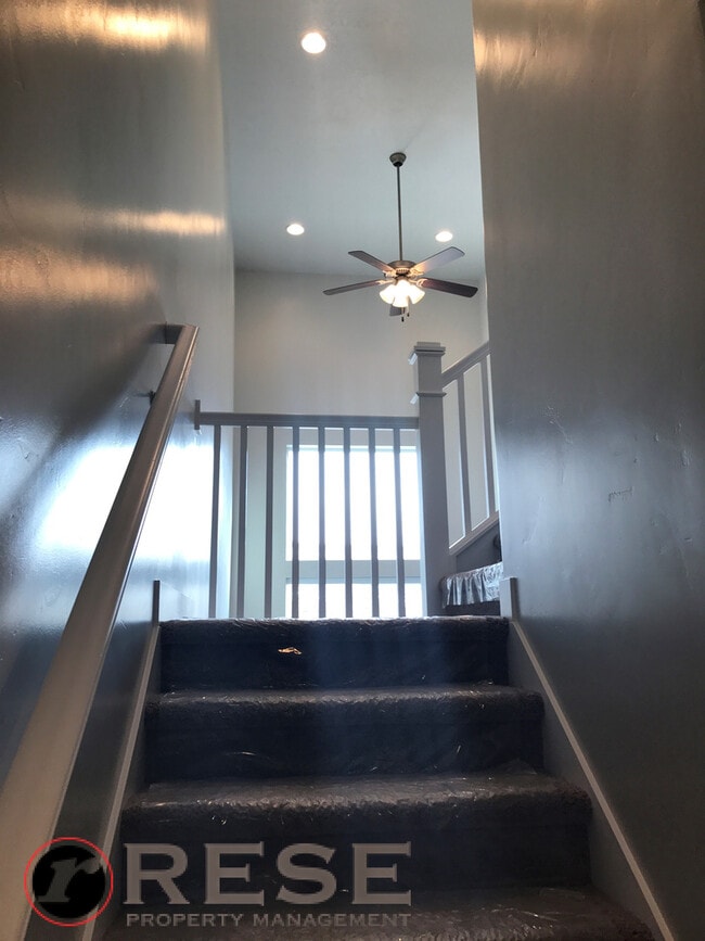 Building Photo - Beautiful Edge Townhome in Bluffdale