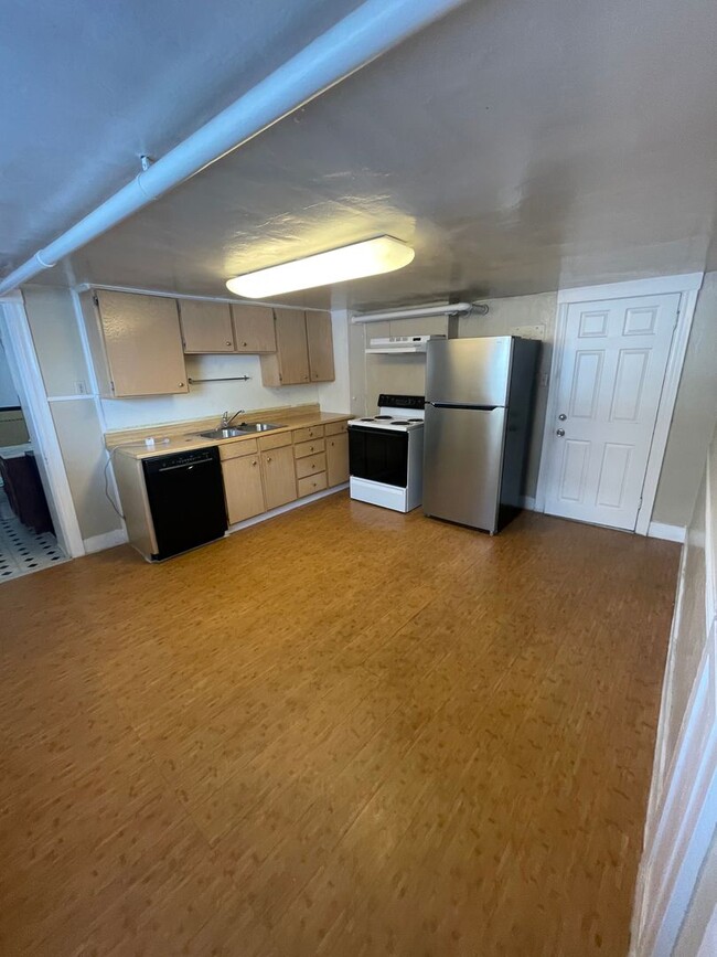 Building Photo - Provo City Center - 1 Bedroom Apartment