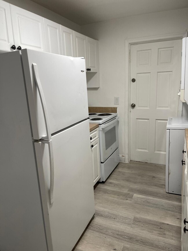 Building Photo - 1245 W 35th St