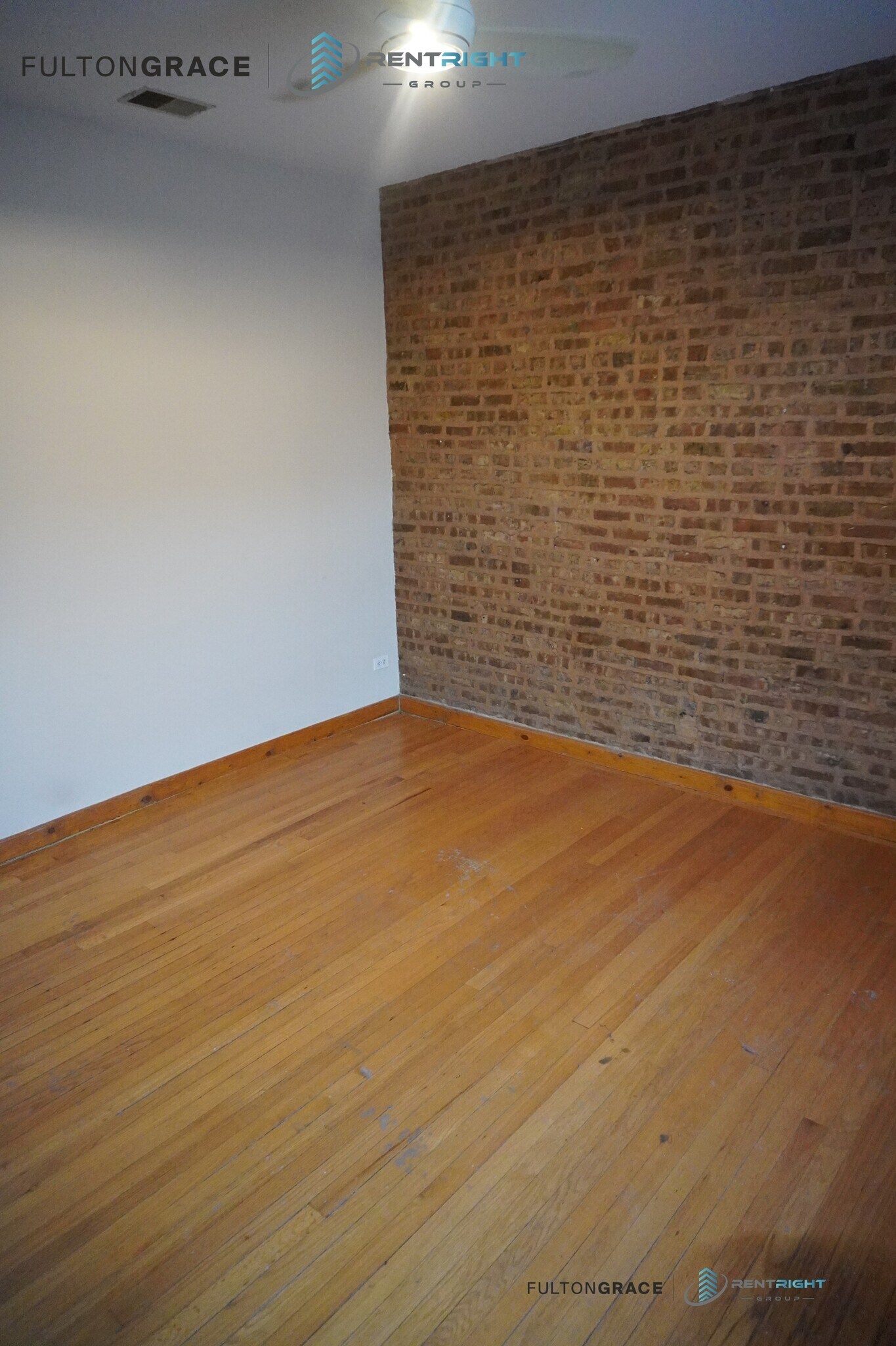 Building Photo - 1259 W Devon Ave