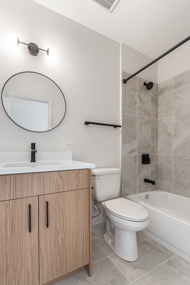 Building Photo - 805 N Milwaukee Ave