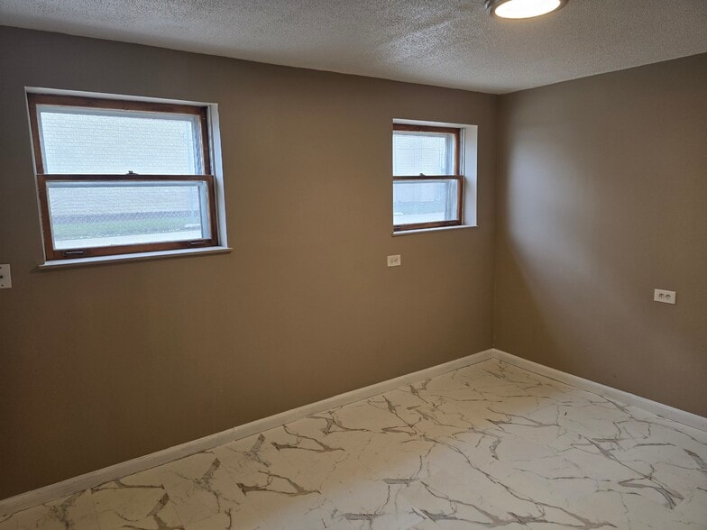 Building Photo - 5221 W 87th St