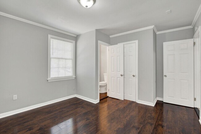 Building Photo - 2215