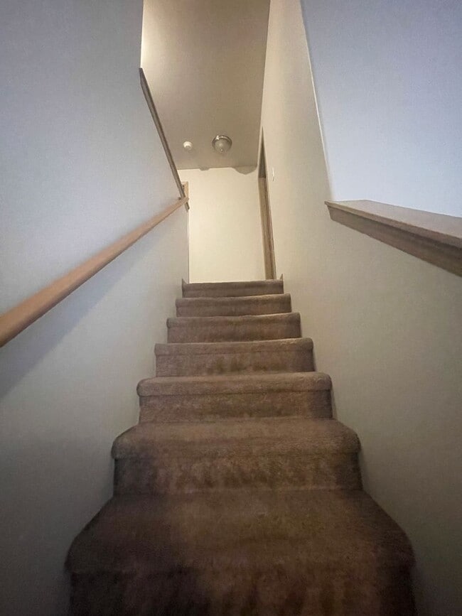 Building Photo - Fabulous 3 bedroom home