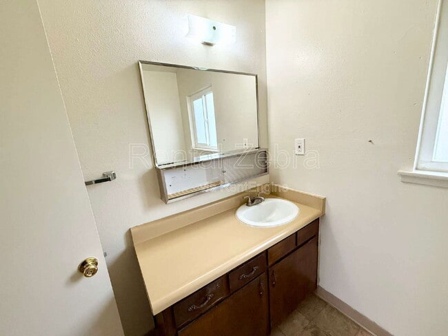 Building Photo - 1248 W 19th St