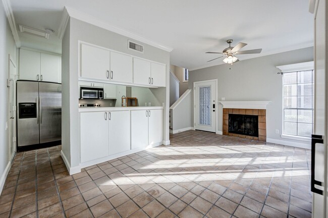 Building Photo - Nestled & Spacious Home 2-Bed/1.5 with Mod...