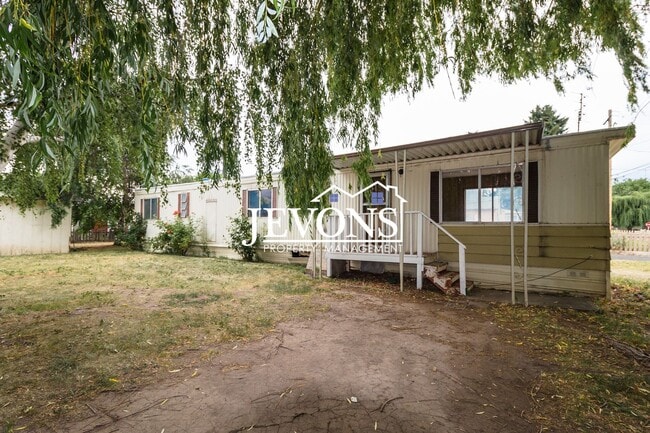 Building Photo - Experience this inviting Tieton home - Flexible short-term and long-term leases