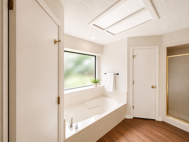 Building Photo - 698 Buttercup Dr