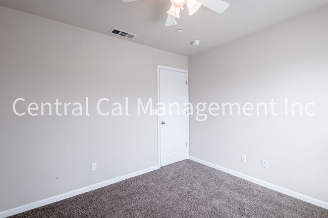 Building Photo - 4 Bedroom/2 Bath Home in the Northwest - $2595 Per Month!