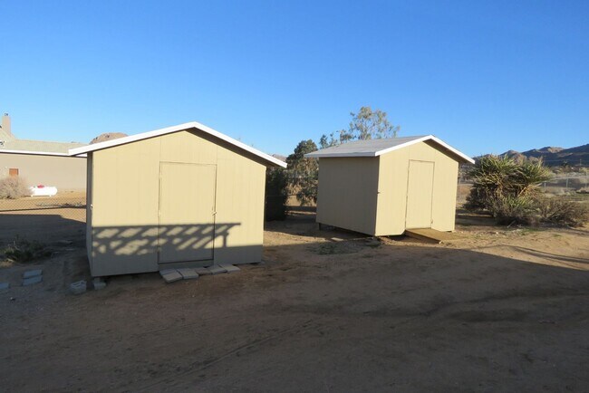 Building Photo - Quiet with Great Views! Available 11/1/25!